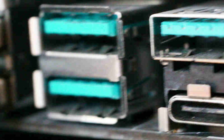 uszkodzony port usb